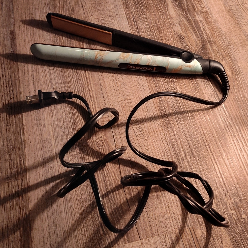 Like-New REMINGTON Hair Straightener